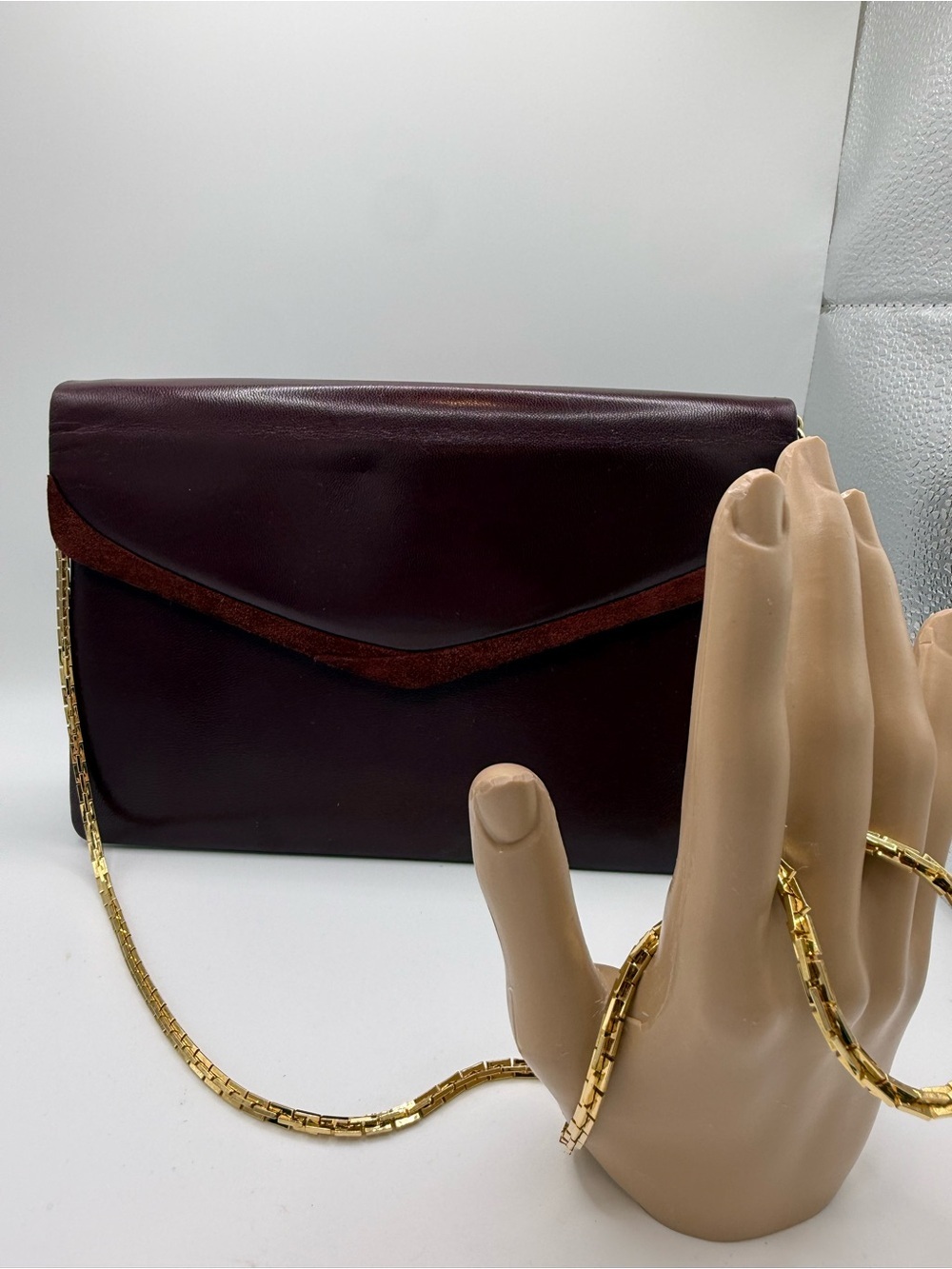 Oscar de la Renta Vintage Burgundy Leather Envelope Clutch with Gold Chain - Picture 7 of 14